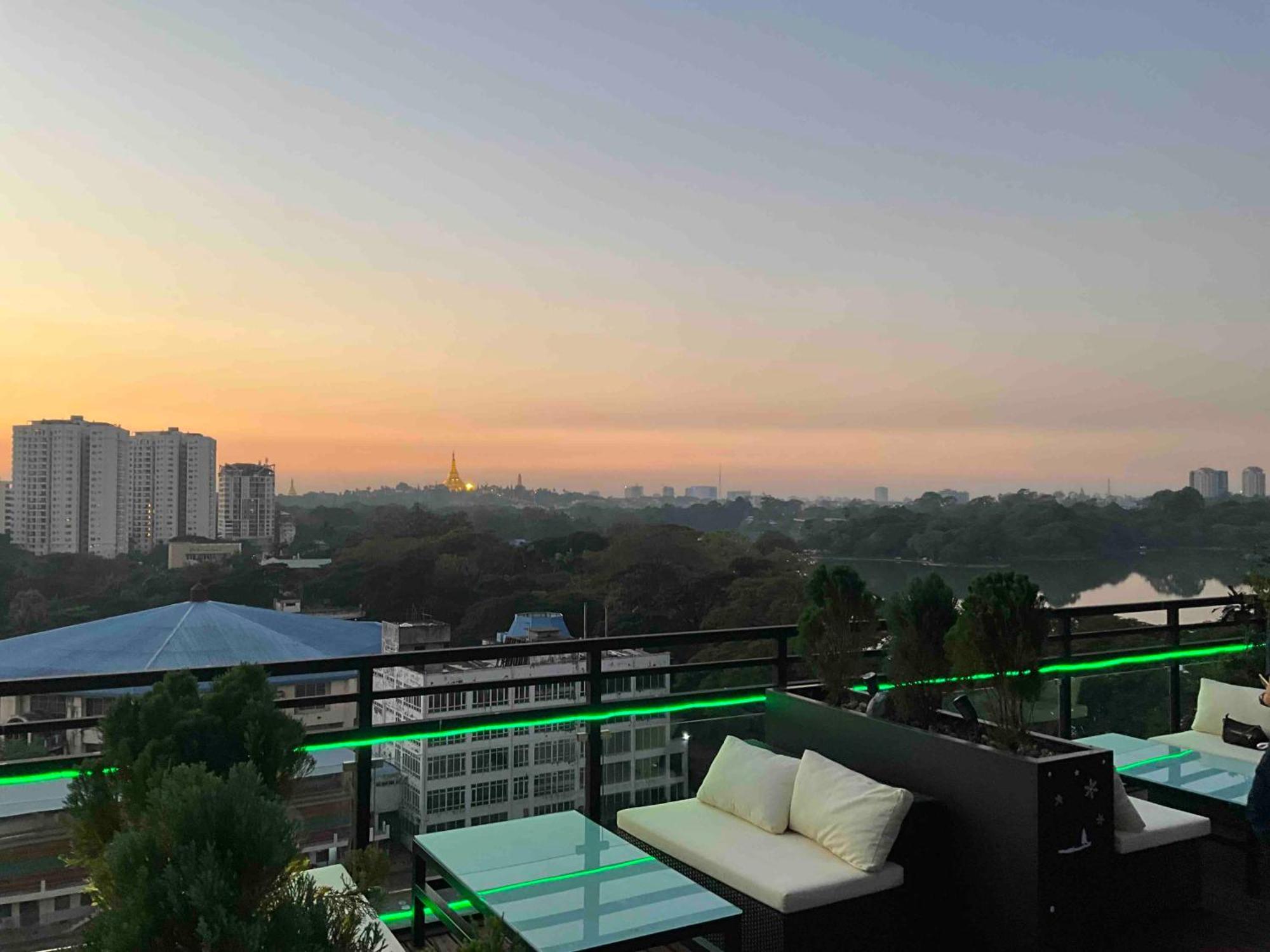 Wyndham Grand Yangon Exterior foto